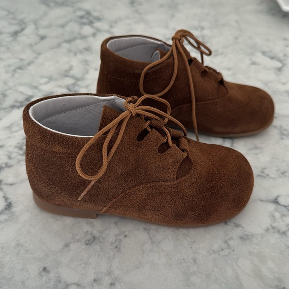 Suede Oxford Pram Booties in Brown (17-20EU)